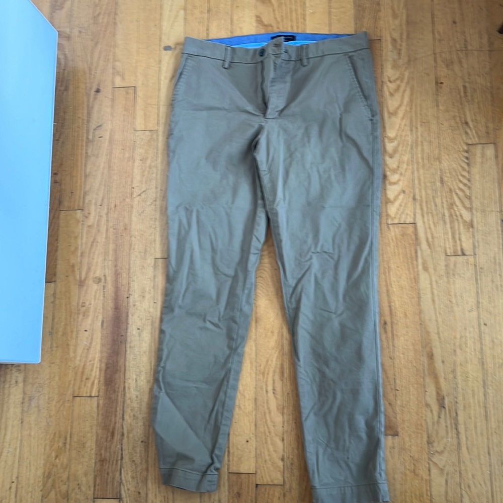 Banana Republic khaki chinos 32x32